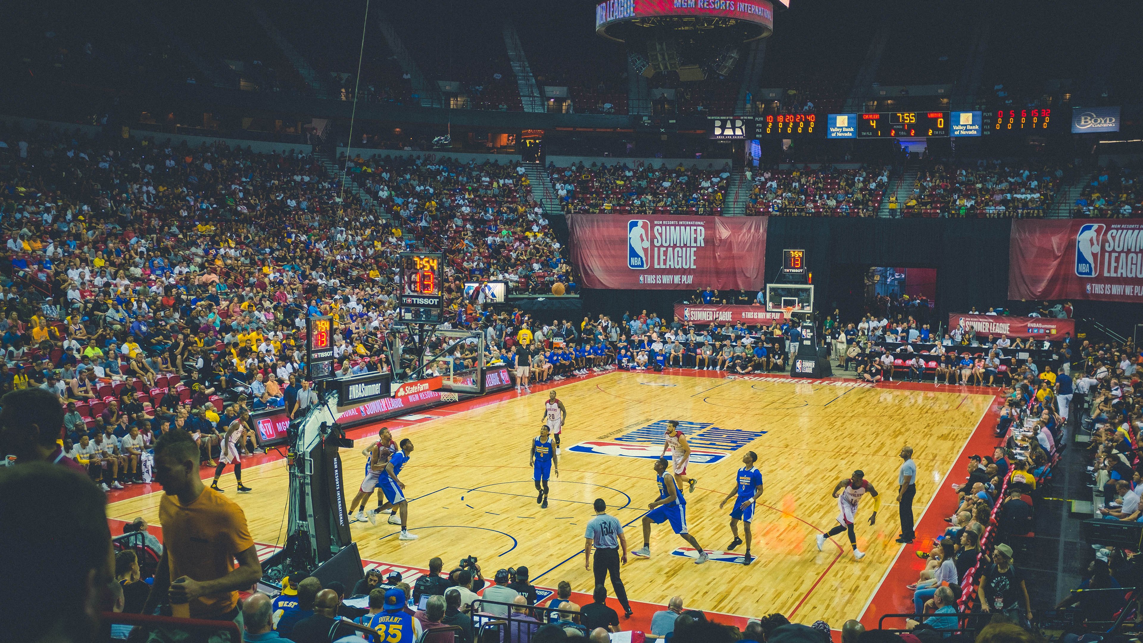 克鲁中场组织清晰，铁路军团稳扎稳打，克克鲁开战了