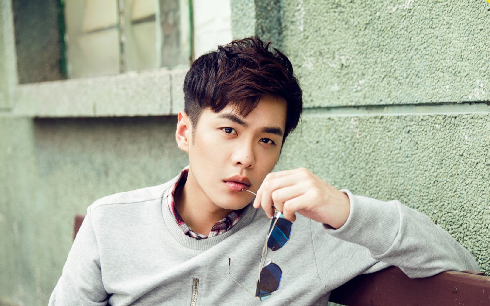 高校运动训练数据采集与分析技术研究，运动学数据采集的常用方法是成像技术,其基本原理是