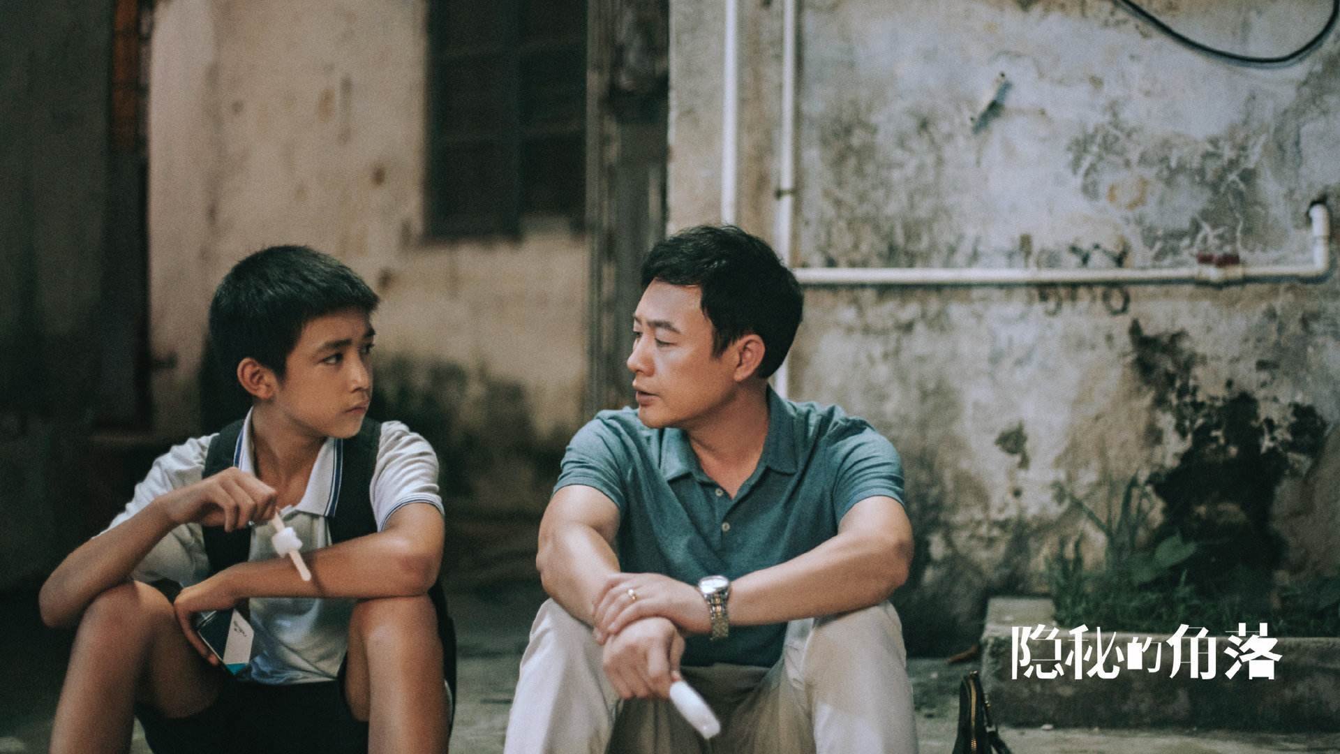 “东安湖体育公园：飞跃障碍，跑酷赛事上演极限表演”