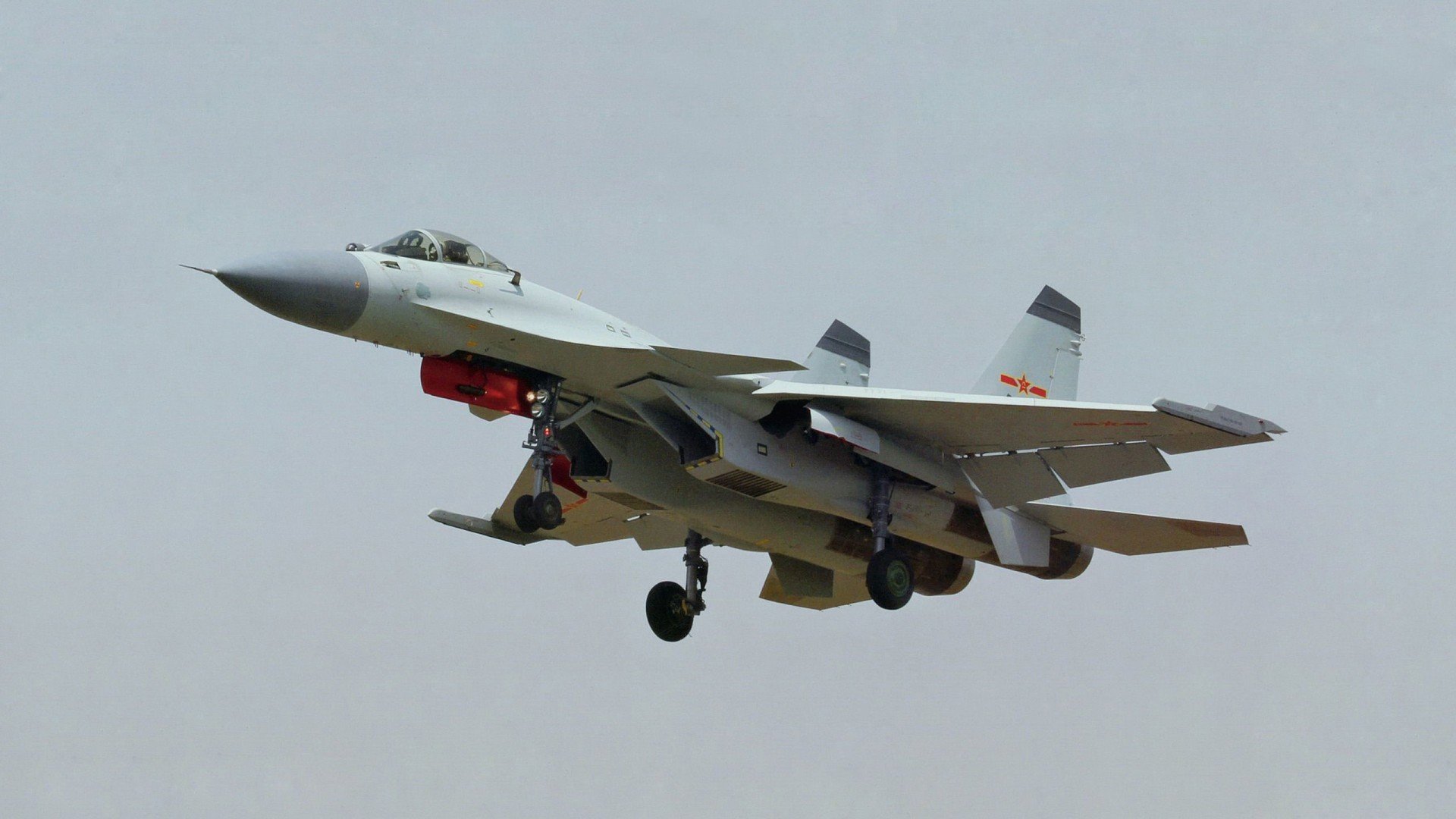 “飞盘:三叉湖田径场上的空中激情与极限对抗”