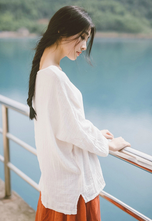 九游下载官网-前锋是否逐渐承担中场抢断与推进的双重角色，前锋现象