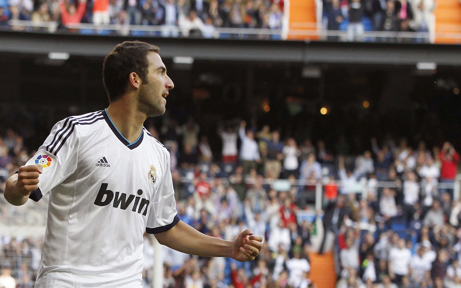 九游APP官网-西甲赛季中段，落后球队加紧追赶领先者，西甲联赛最后几名降级